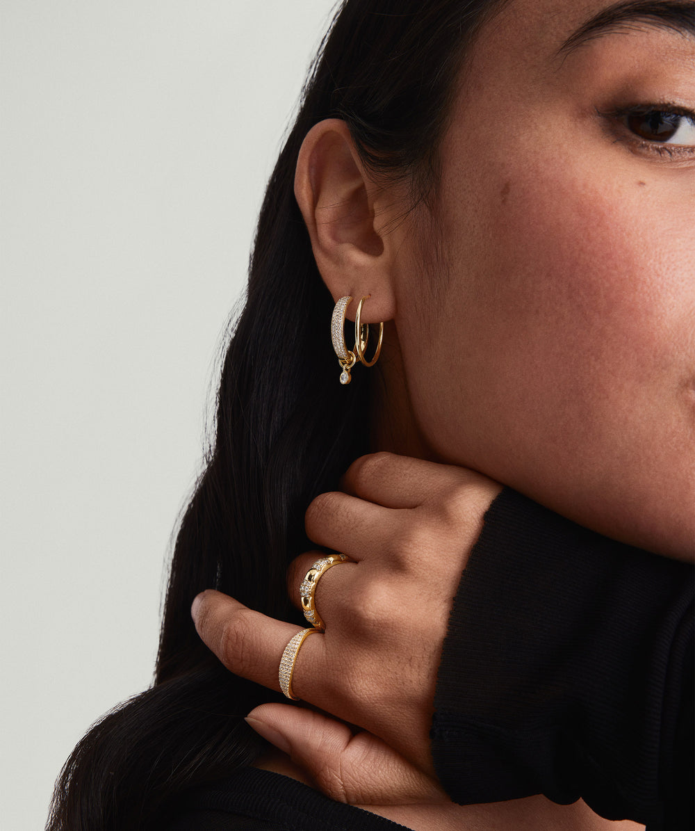 Between Hoops – on model