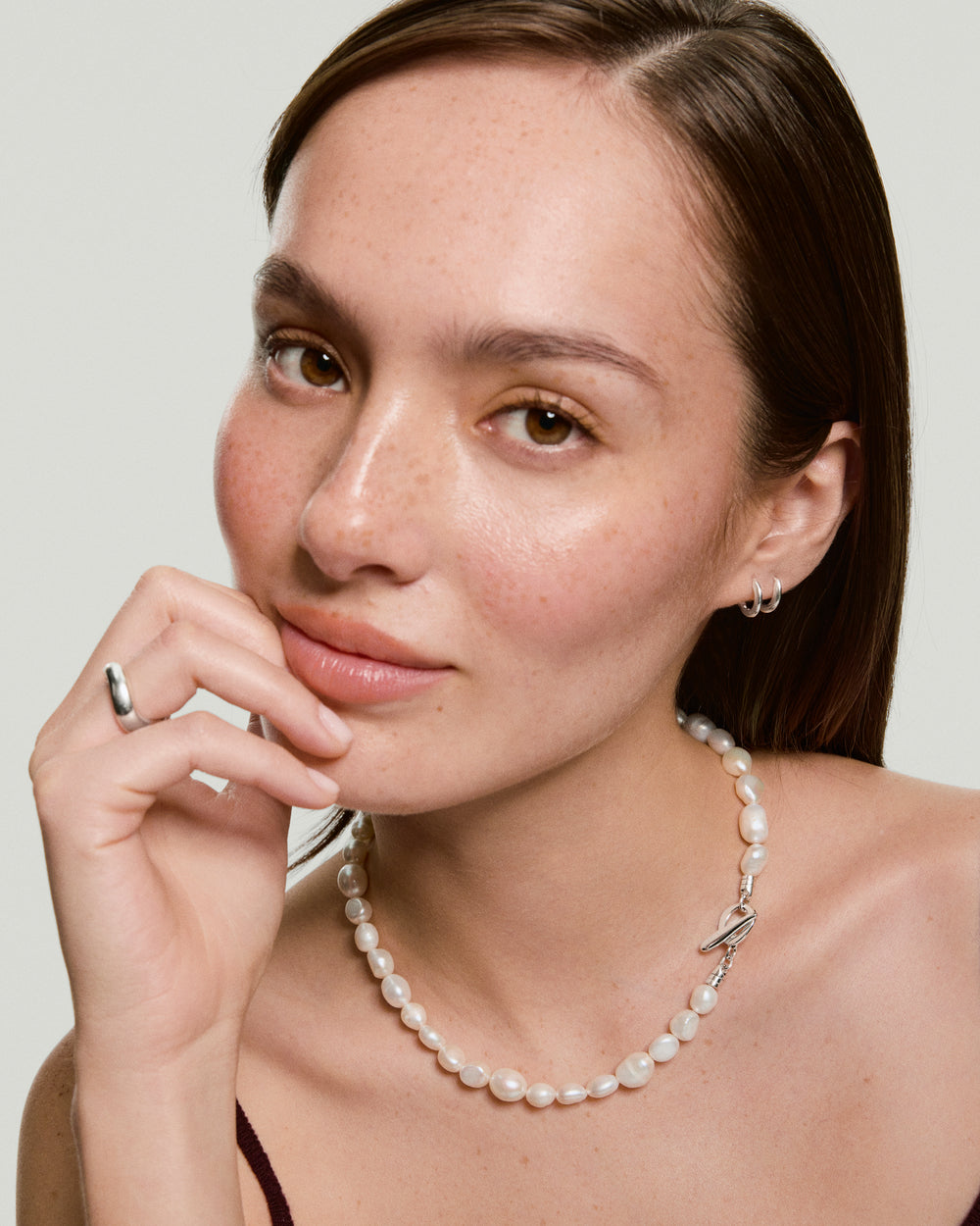 Timeless Kia Pearl Collar – on model