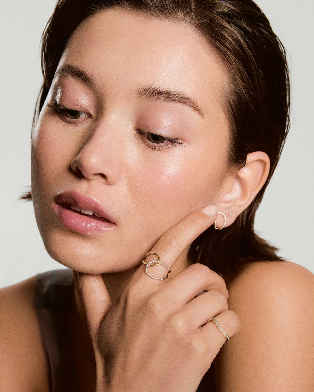 Polished Interconnected Loop Pavé Diamond Ring – on model